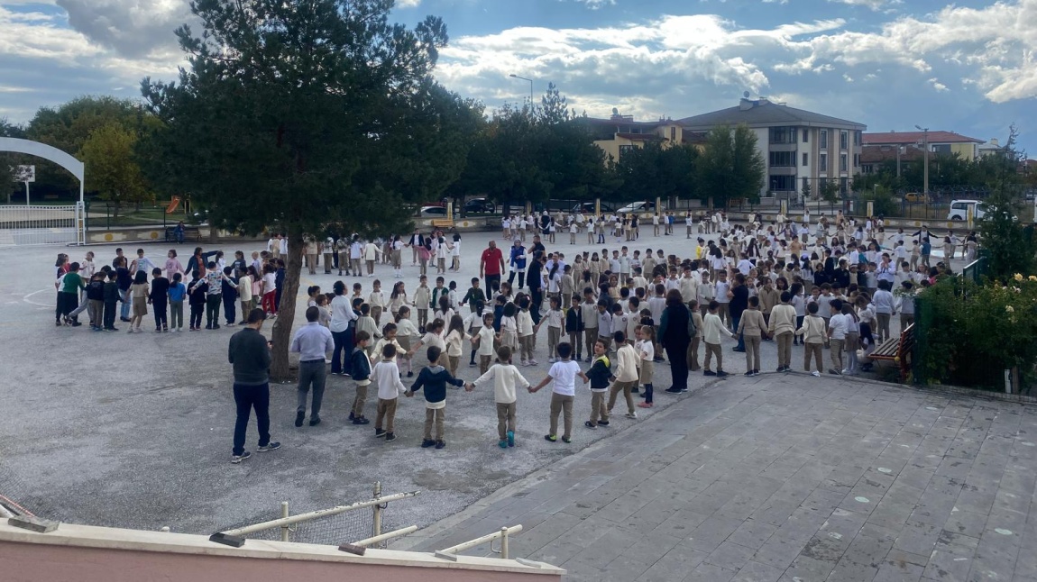 İl Afet ve Acil Durum Müdürlüğü(AFAD) eğitmenleri tarafından,Afet Farkındalık Eğitimi,Deprem Anı Uygulaması ve Tahliye Tatbikatı Okulumuzda gerçekleştirilmiştir.