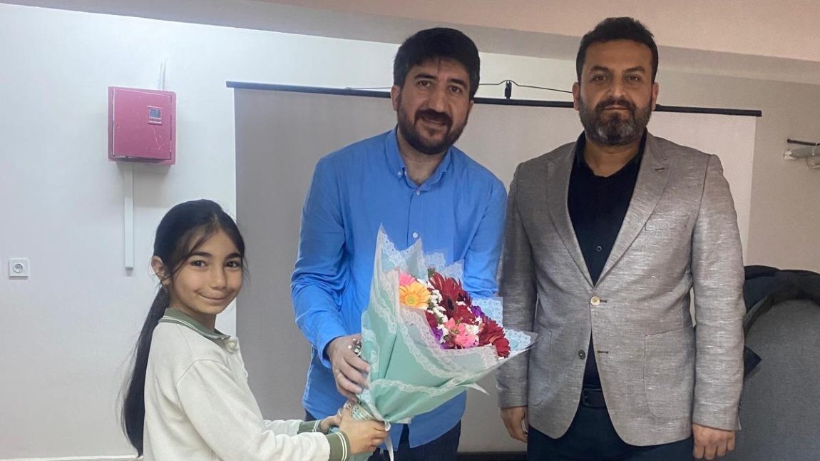 Okul söyleşileri kapsamında çocuk kitapları yazarı Hüseyin KELEŞ öğrencilerimizle buluştu.